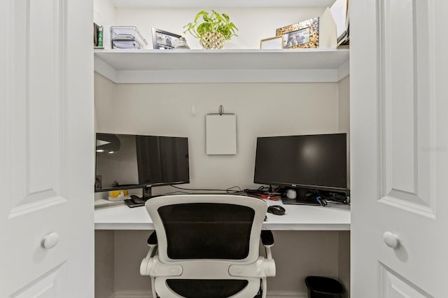 office featuring built in study area