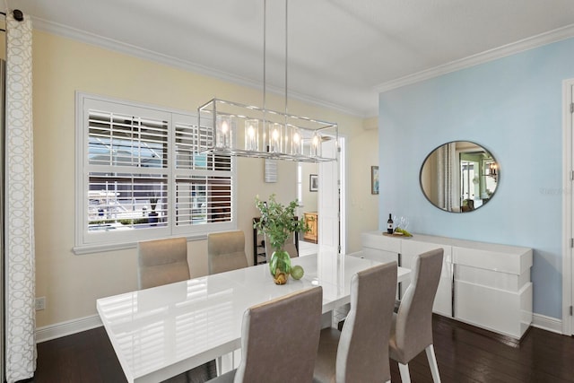 dining area with dark wood-style flooring, a notable chandelier, crown molding, and baseboards