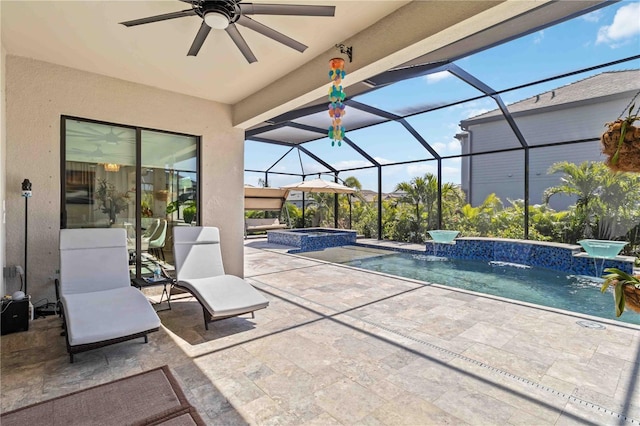 view of swimming pool with a lanai, ceiling fan, a pool with connected hot tub, and a patio