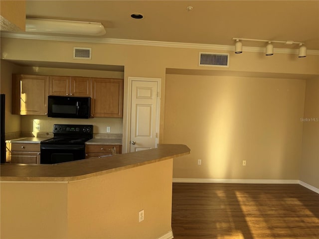 kitchen with ornamental molding, dark wood-style flooring, visible vents, and black appliances