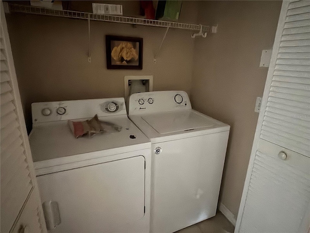 clothes washing area with laundry area and independent washer and dryer