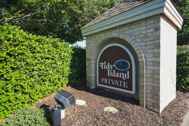 view of community / neighborhood sign