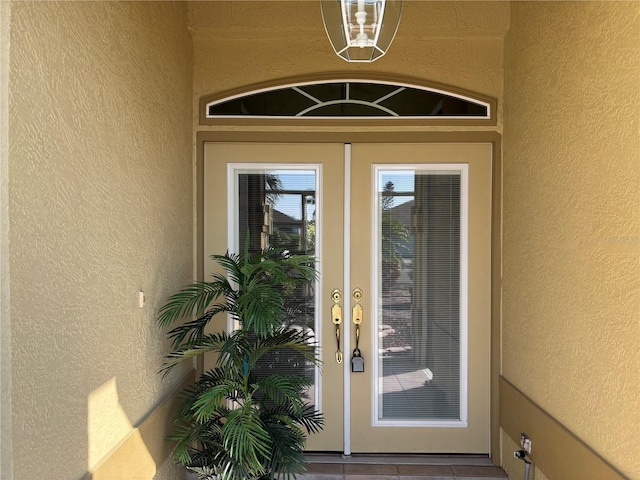 property entrance featuring stucco siding