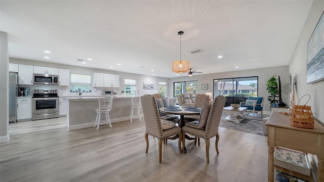 dining space featuring baseboards, recessed lighting, visible vents, and light wood-style floors