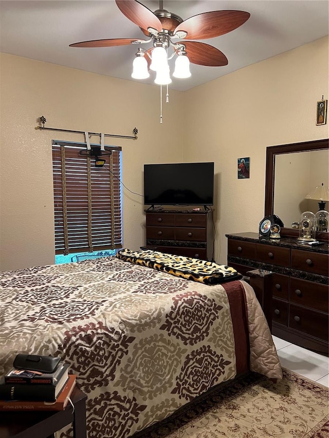 bedroom featuring a ceiling fan