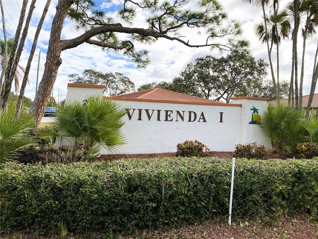 view of community / neighborhood sign