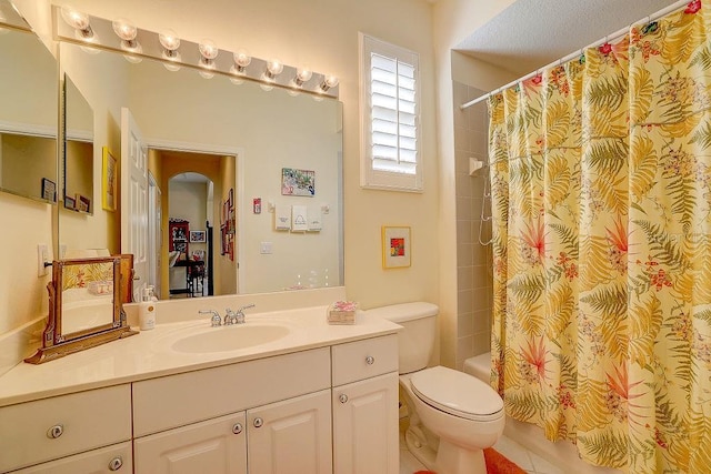 7762 US Open Loop, Lakewood Ranch, FL 34202 - full bath with vanity, toilet, and shower / tub combo with curtain