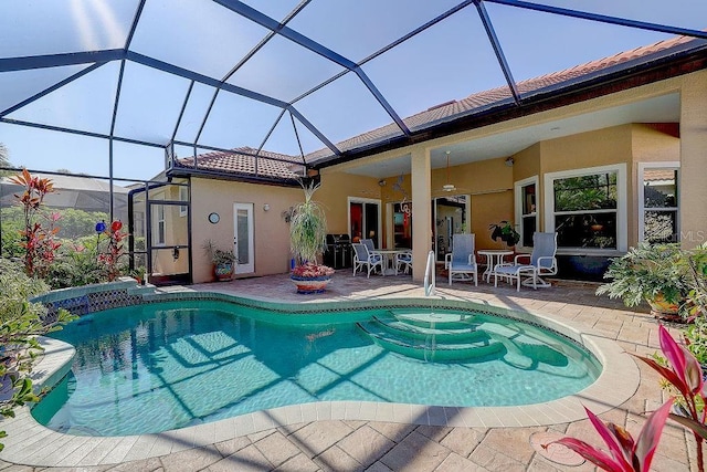 7762 US Open Loop, Lakewood Ranch, FL 34202 - swimming pool featuring a patio and glass enclosure