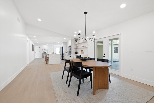 dining area with lofted ceiling, light wood-type flooring, baseboards, and recessed lighting