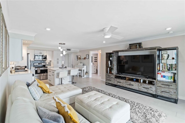 living area with visible vents, baseboards, ceiling fan, ornamental molding, and recessed lighting