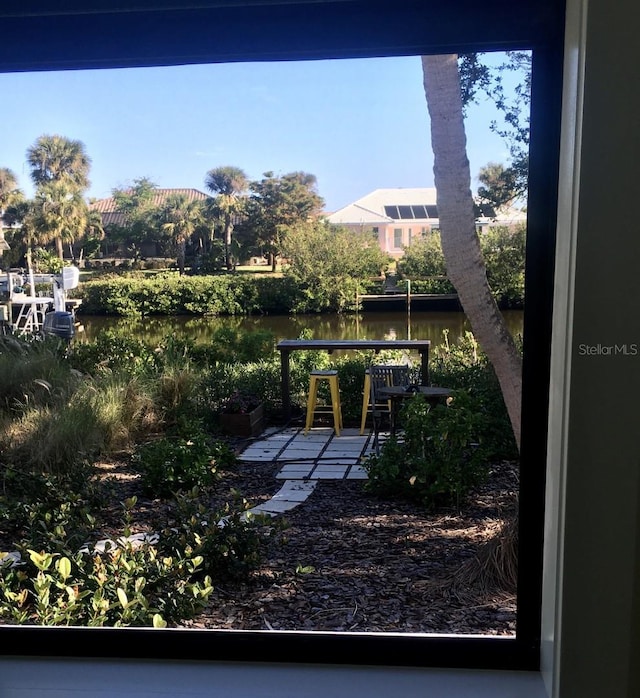 view of yard featuring a water view