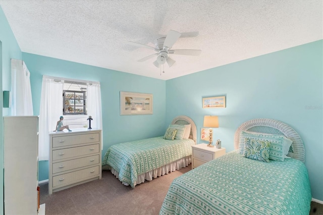 bedroom with ceiling fan, a textured ceiling, and carpet flooring