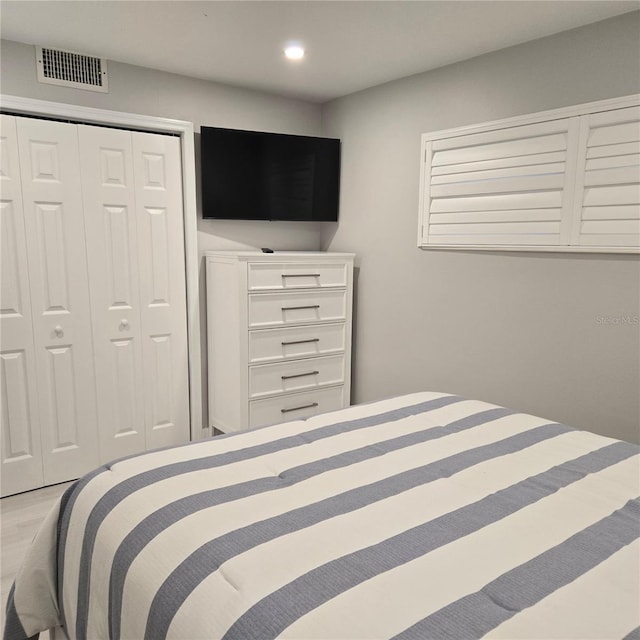 bedroom with recessed lighting, visible vents, and a closet
