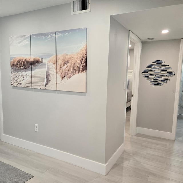 hall with visible vents, recessed lighting, and baseboards