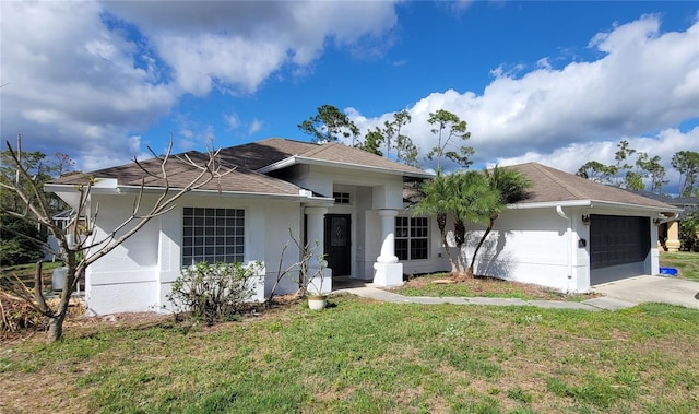 ranch-style house with a garage, a shingled roof, driveway, stucco siding, and a front yard