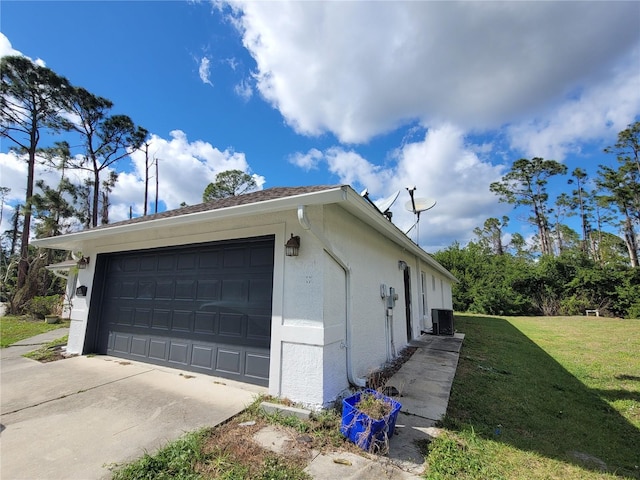 view of side of home with driveway, cooling unit, a lawn, and stucco siding