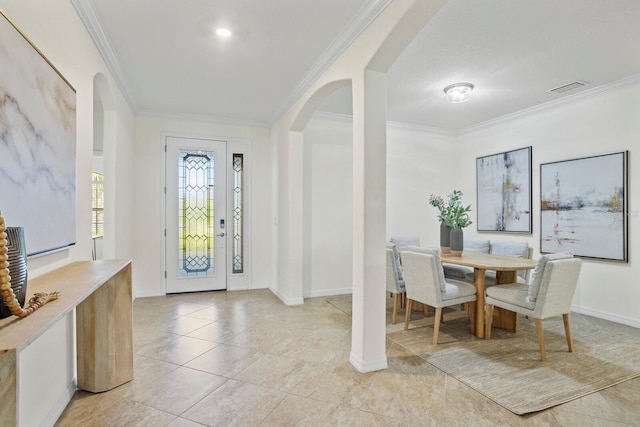 entryway with visible vents, arched walkways, baseboards, and ornamental molding