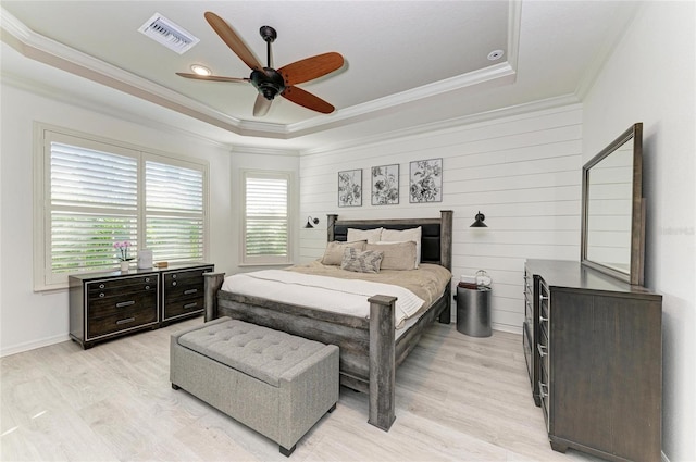 5709 Sunflower Cir, Sarasota, FL 34238 - bedroom with visible vents, ceiling fan, a tray ceiling, crown molding, and light wood-style floors