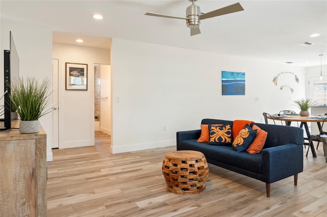 living room with ceiling fan, recessed lighting, visible vents, baseboards, and light wood finished floors