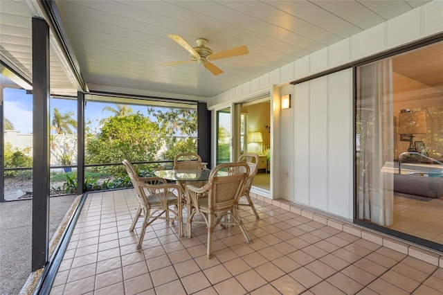 sunroom / solarium with ceiling fan