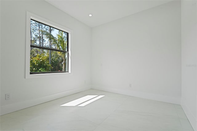 empty room featuring recessed lighting and baseboards