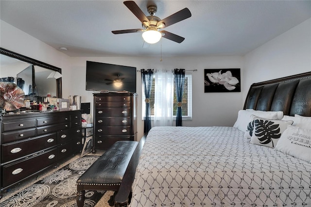 bedroom with ceiling fan