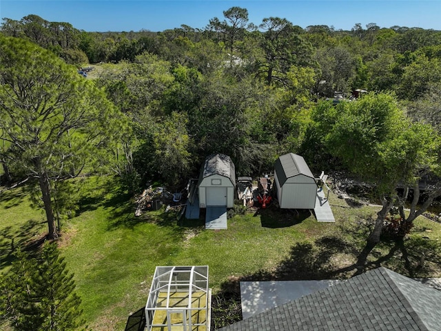 bird's eye view with a view of trees