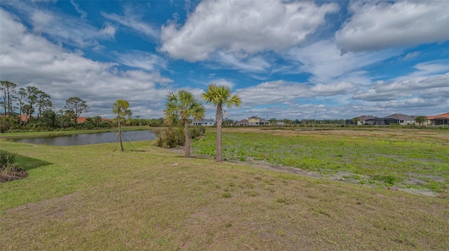 view of yard featuring a water view