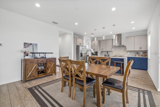 dining space featuring baseboards, recessed lighting, visible vents, and wood tiled floor