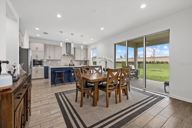 dining space featuring visible vents, wood finish floors, and recessed lighting