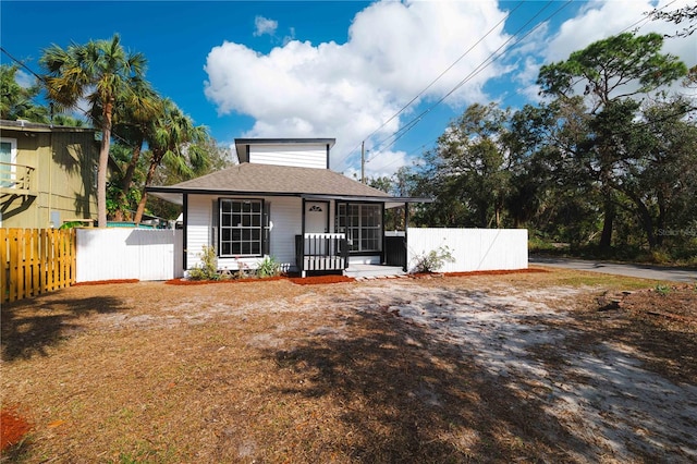 view of front of property with covered porch and fence