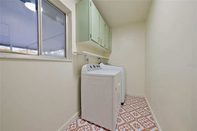 washroom featuring cabinet space, baseboards, and independent washer and dryer