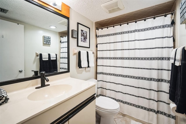 bathroom featuring toilet, curtained shower, a textured ceiling, and vanity