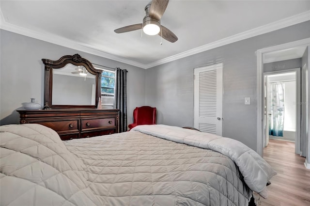 bedroom featuring light wood-type flooring, ceiling fan, and ornamental molding