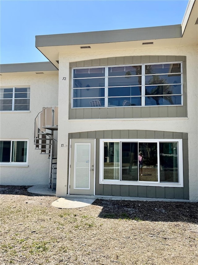 view of exterior entry with stucco siding