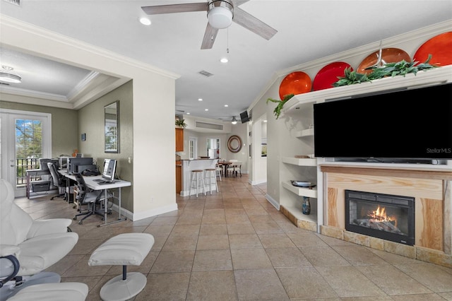 living area featuring recessed lighting, a ceiling fan, baseboards, visible vents, and crown molding