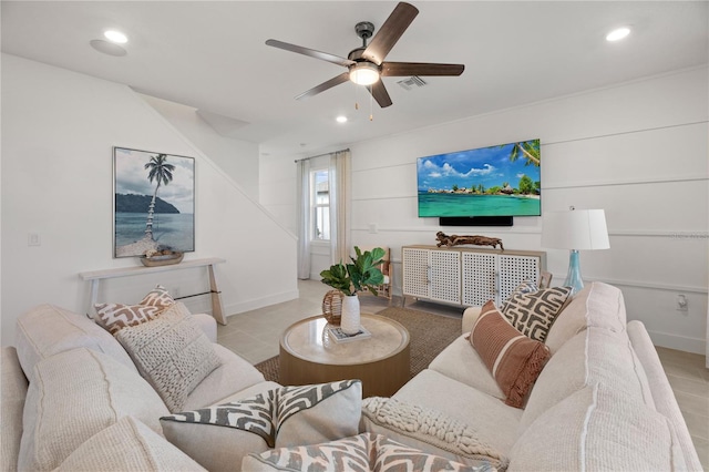 living area featuring ceiling fan, visible vents, baseboards, and recessed lighting