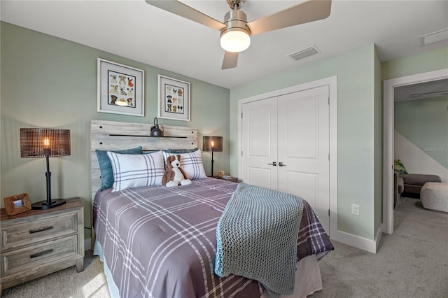 bedroom featuring ceiling fan, carpet flooring, visible vents, baseboards, and a closet