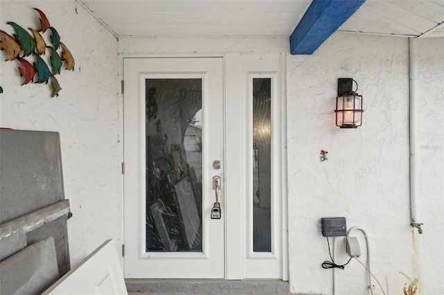 property entrance featuring stucco siding