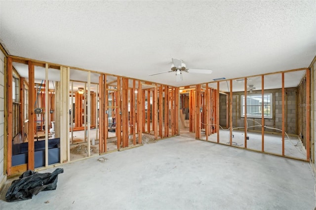 misc room with a textured ceiling and a ceiling fan