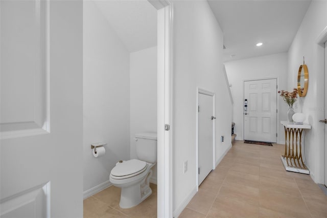 bathroom featuring toilet, recessed lighting, baseboards, and tile patterned floors