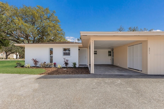 view of front of property featuring a carport and aphalt driveway