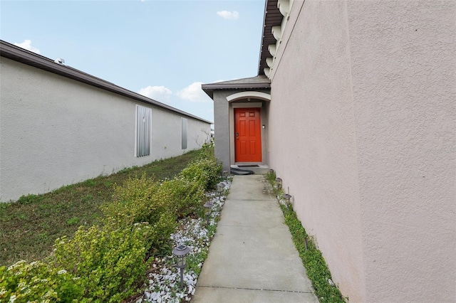 property entrance featuring stucco siding