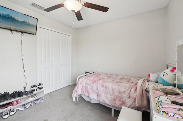 bedroom featuring ceiling fan, a closet, visible vents, and carpet flooring