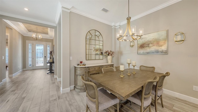 dining area featuring baseboards, visible vents, an inviting chandelier, crown molding, and light wood-type flooring