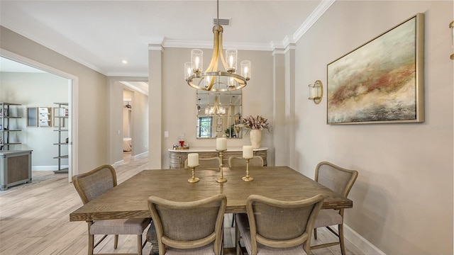 dining room with visible vents, light wood-style flooring, crown molding, and a chandelier