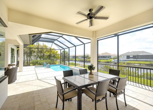 view of patio with a lanai, an outdoor pool, outdoor dining area, and a ceiling fan