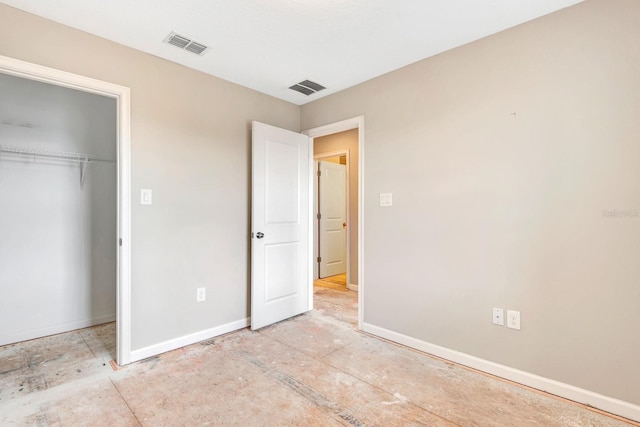 unfurnished bedroom featuring a closet, visible vents, and baseboards