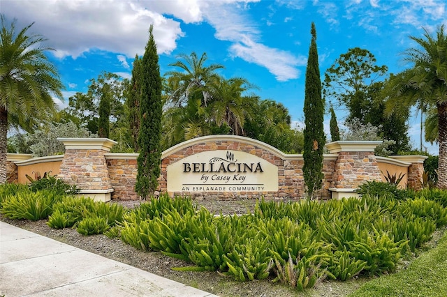 view of community / neighborhood sign