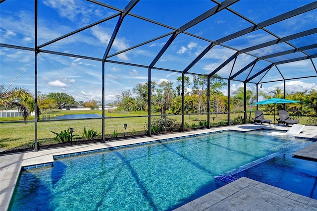 view of swimming pool with a pool with connected hot tub, glass enclosure, and a lawn